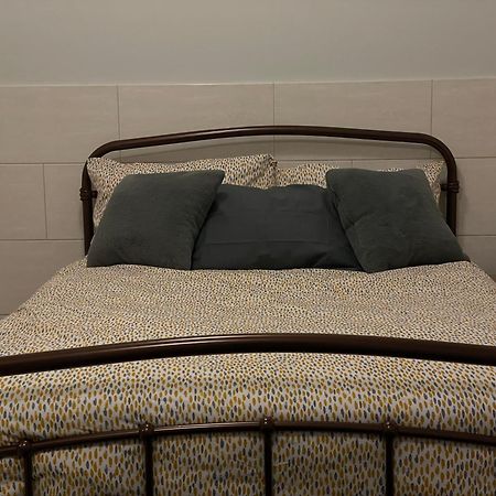 Appartamento Beanies Lornestreet Four Bed House Swindon Esterno foto