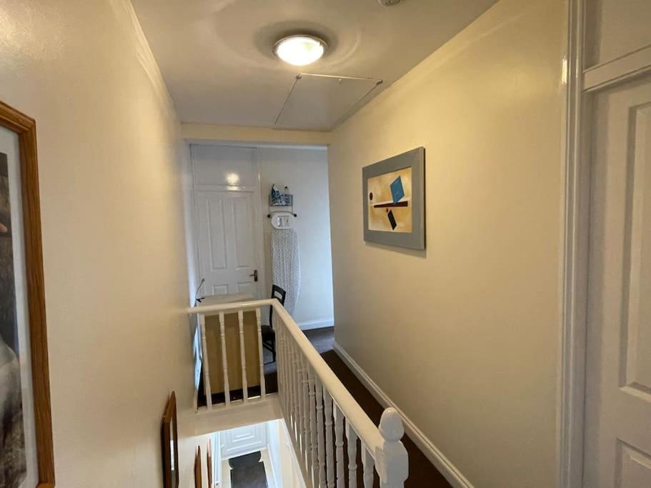 Appartamento Beanies Lornestreet Four Bed House Swindon Esterno foto