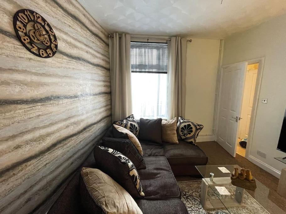 Appartamento Beanies Lornestreet Four Bed House Swindon Esterno foto