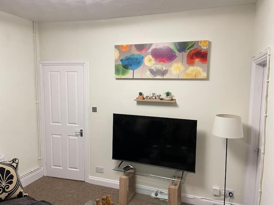 Appartamento Beanies Lornestreet Four Bed House Swindon Esterno foto