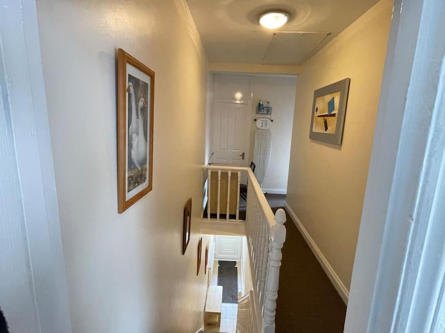 Appartamento Beanies Lornestreet Four Bed House Swindon Esterno foto