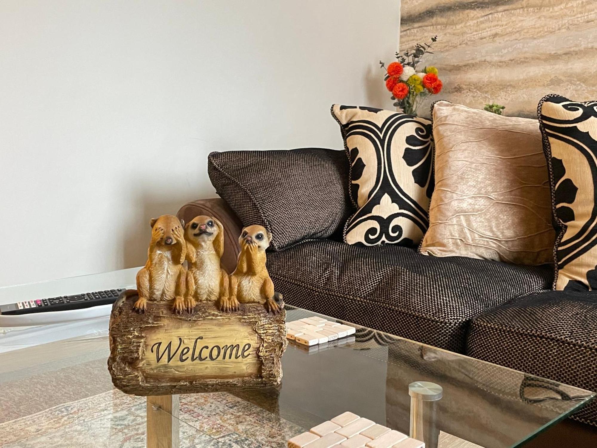 Appartamento Beanies Lornestreet Four Bed House Swindon Esterno foto