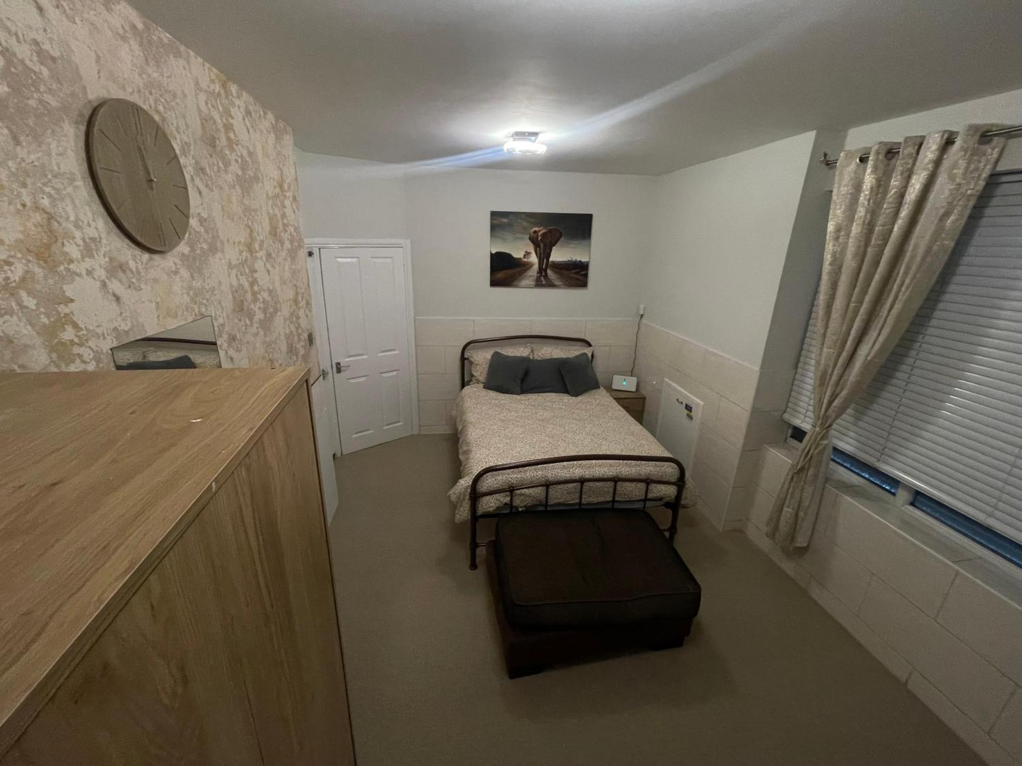 Appartamento Beanies Lornestreet Four Bed House Swindon Esterno foto
