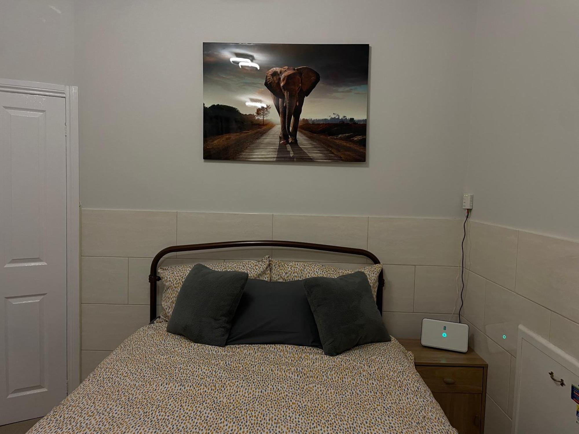 Appartamento Beanies Lornestreet Four Bed House Swindon Esterno foto