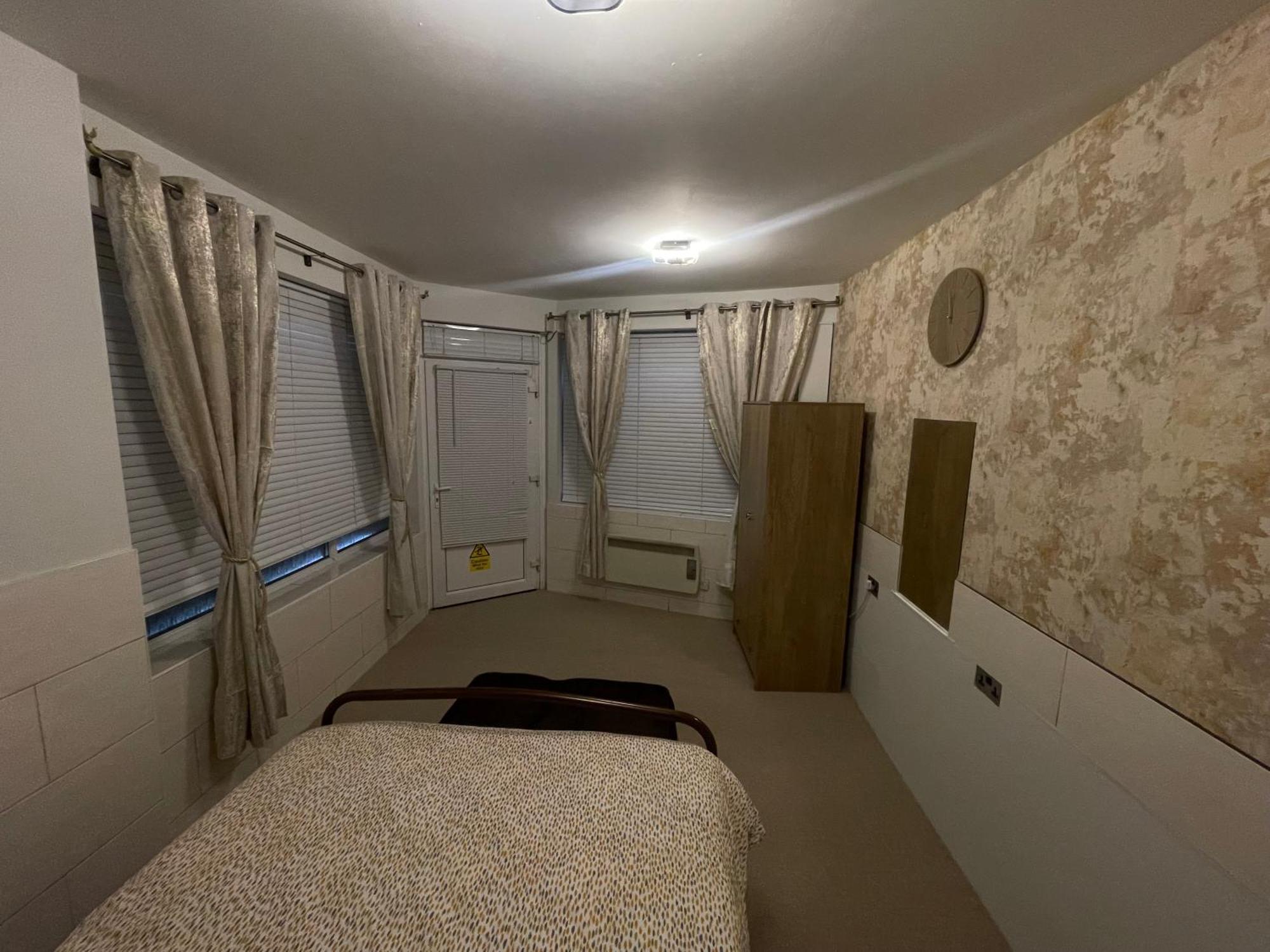 Appartamento Beanies Lornestreet Four Bed House Swindon Esterno foto