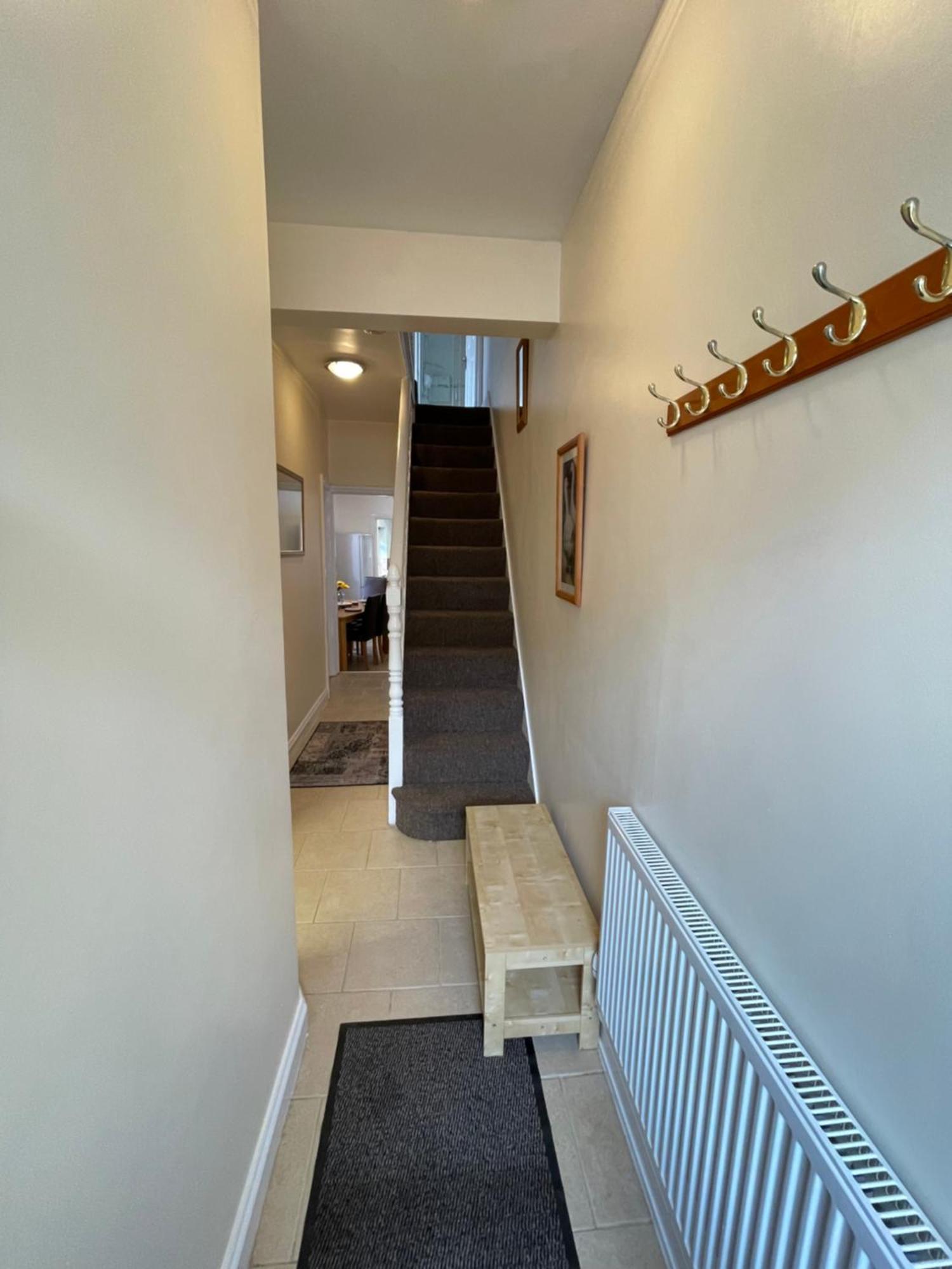 Appartamento Beanies Lornestreet Four Bed House Swindon Esterno foto