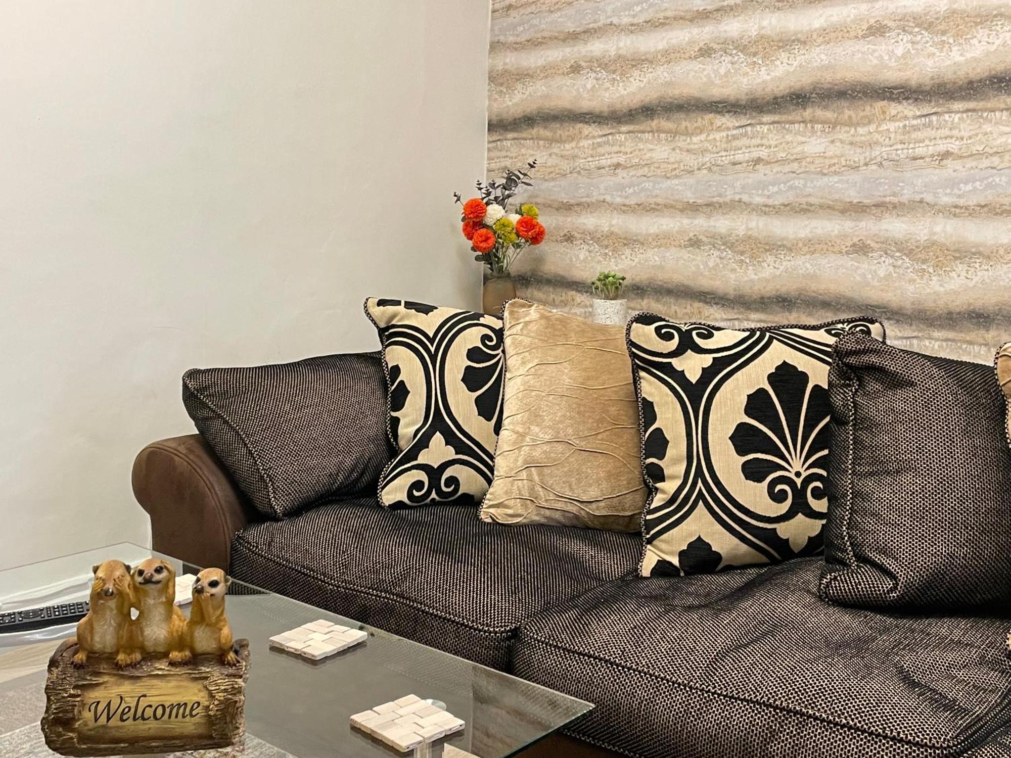 Appartamento Beanies Lornestreet Four Bed House Swindon Esterno foto