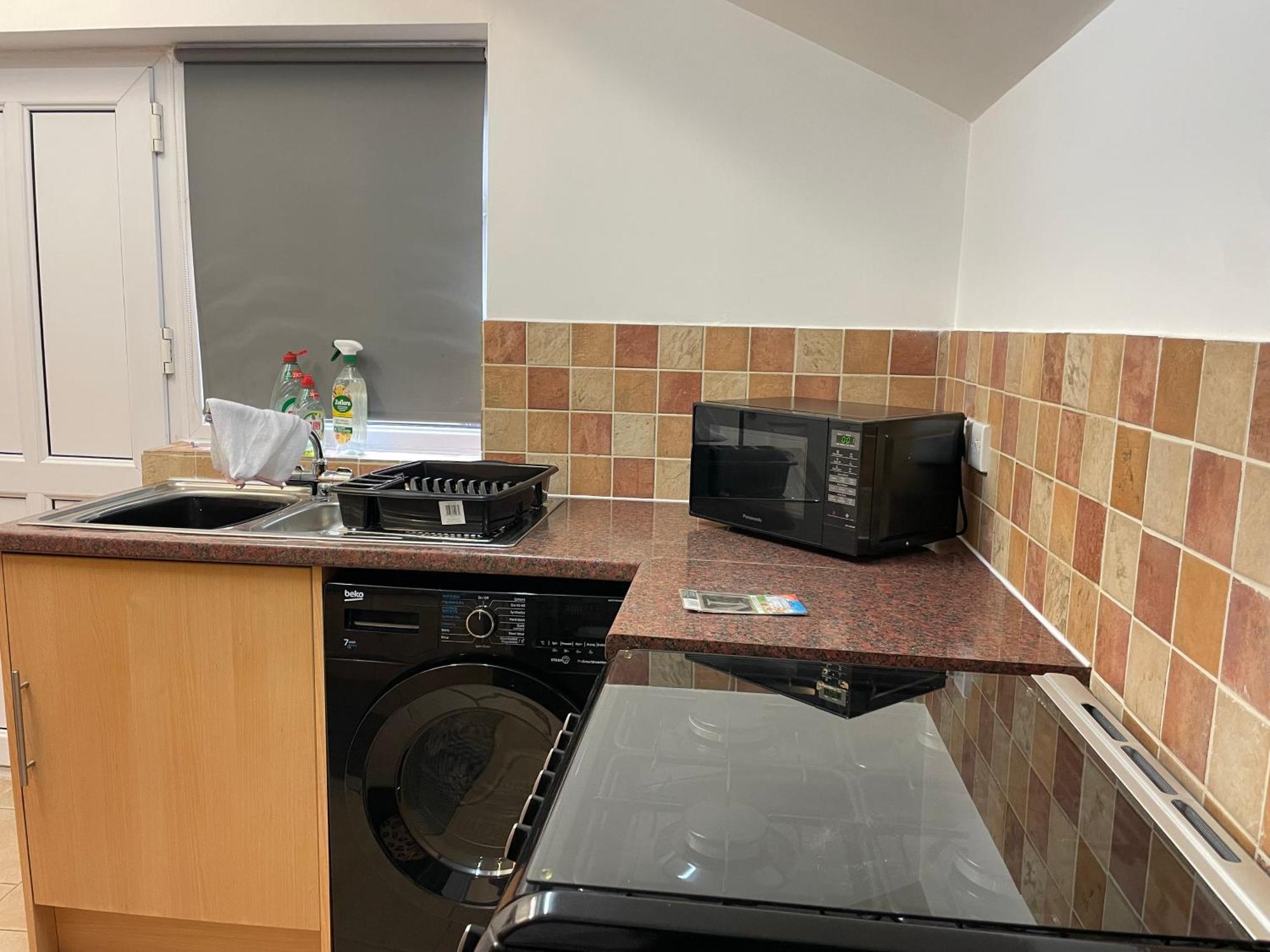 Appartamento Beanies Lornestreet Four Bed House Swindon Esterno foto