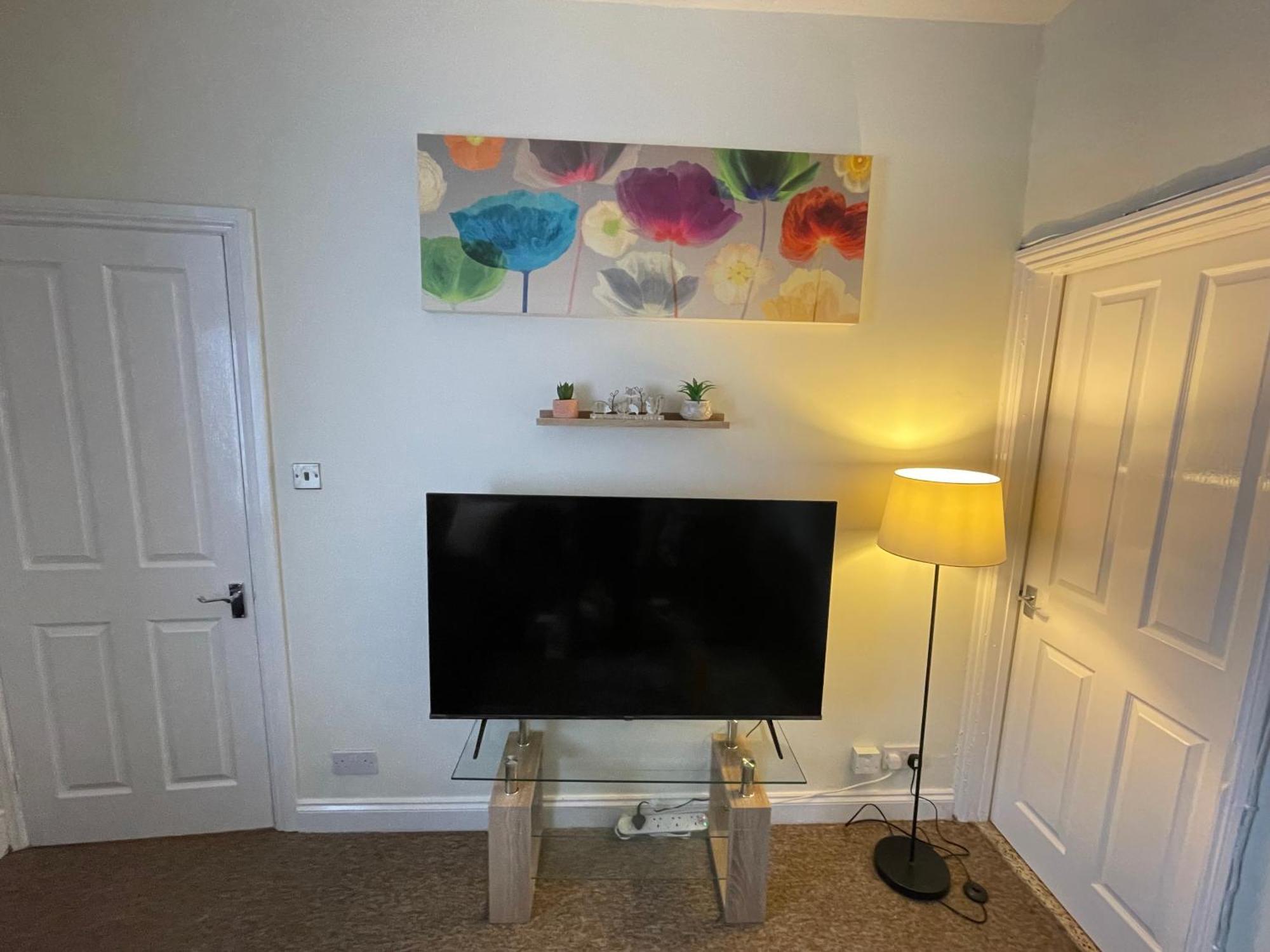 Appartamento Beanies Lornestreet Four Bed House Swindon Esterno foto