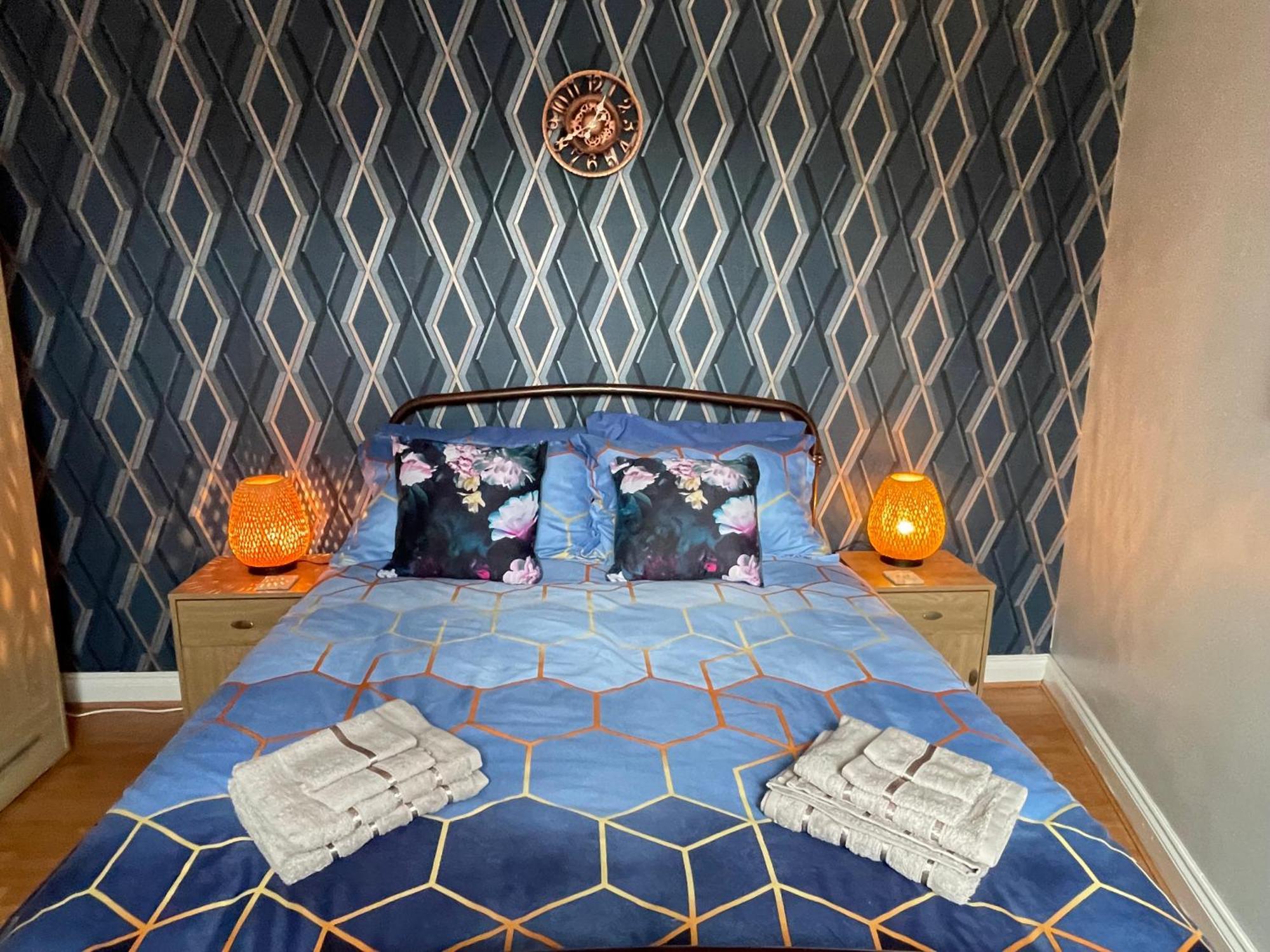 Appartamento Beanies Lornestreet Four Bed House Swindon Esterno foto