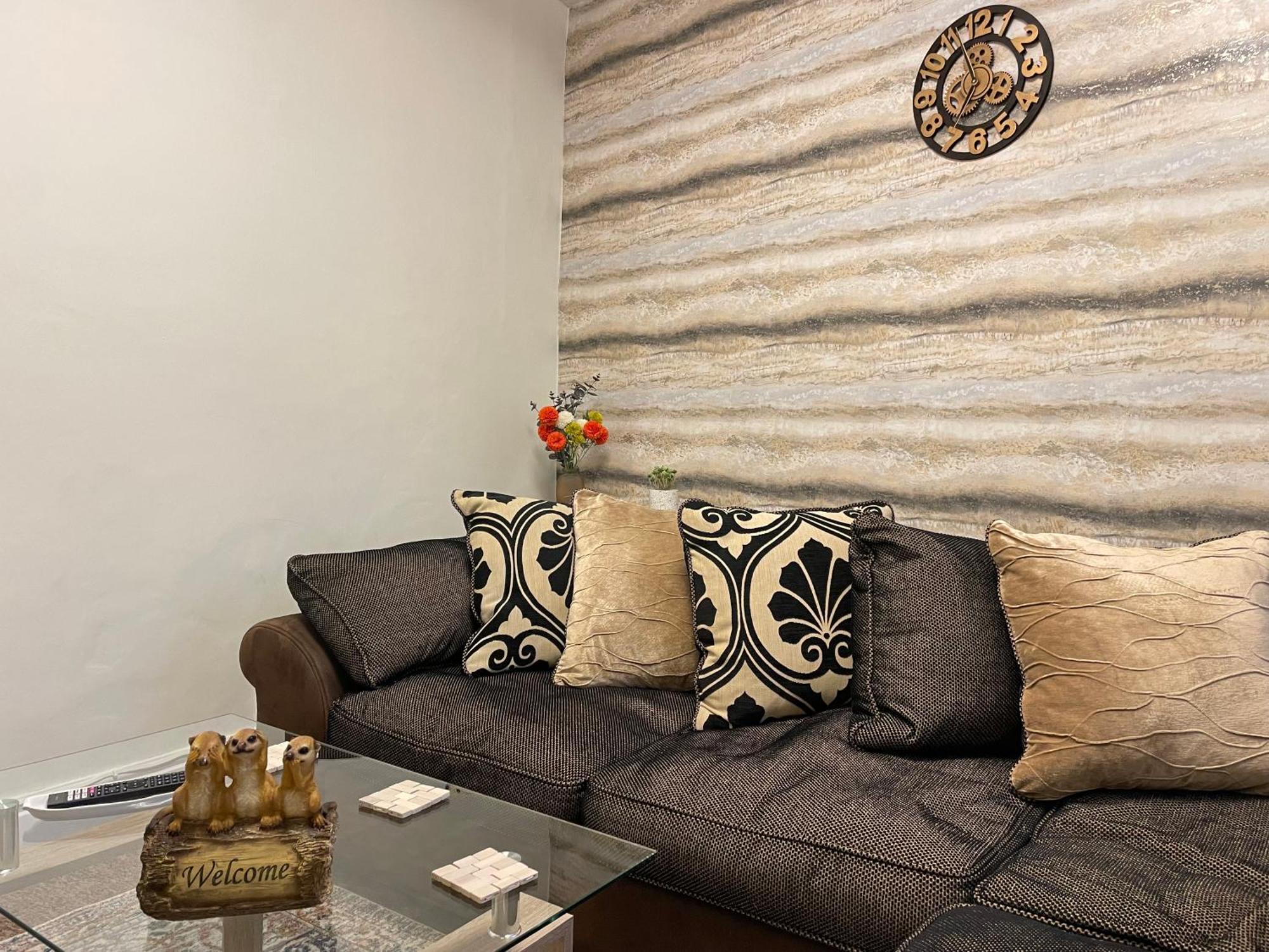 Appartamento Beanies Lornestreet Four Bed House Swindon Esterno foto